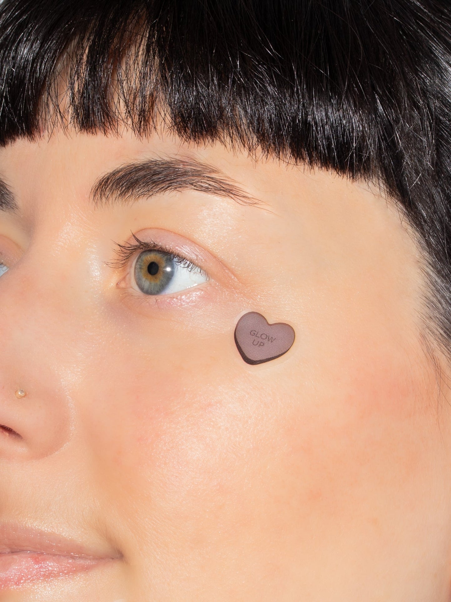 16 patchs anti-boutons cœur guérisseur (Weirdos)